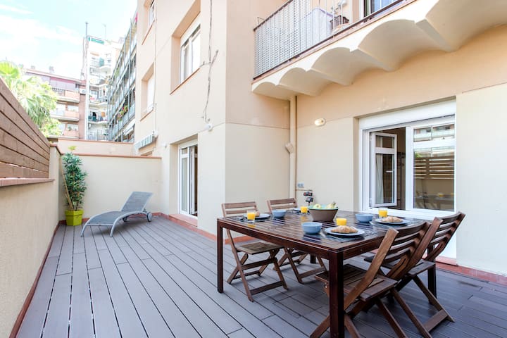 BBarcelona Sagrada Familia with terrace 02