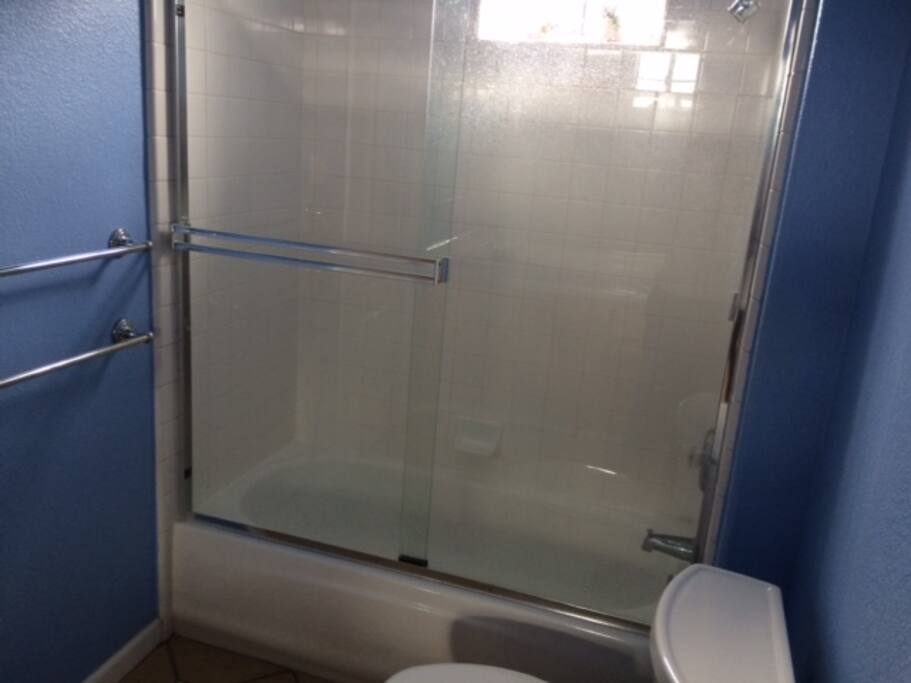 Bathroom = tub & shower