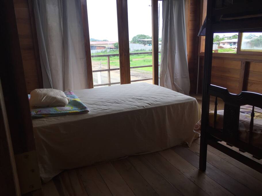 Habitación #2 segunda planta, una litera, una cama