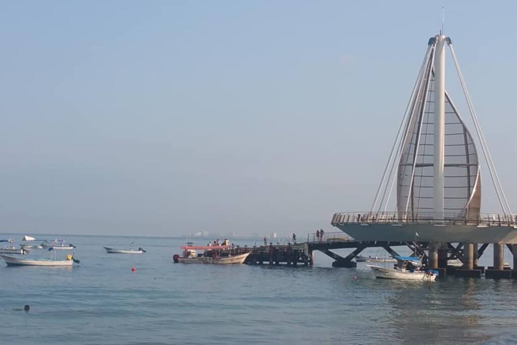 Malecón a solo cuadra y media del edificio.
