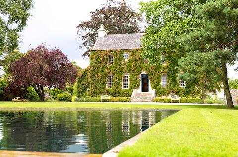 Escape in Luxury - Home in 14 acres Secret Gardens