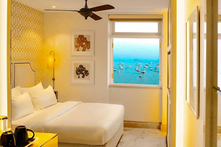 Queen size + Balcony