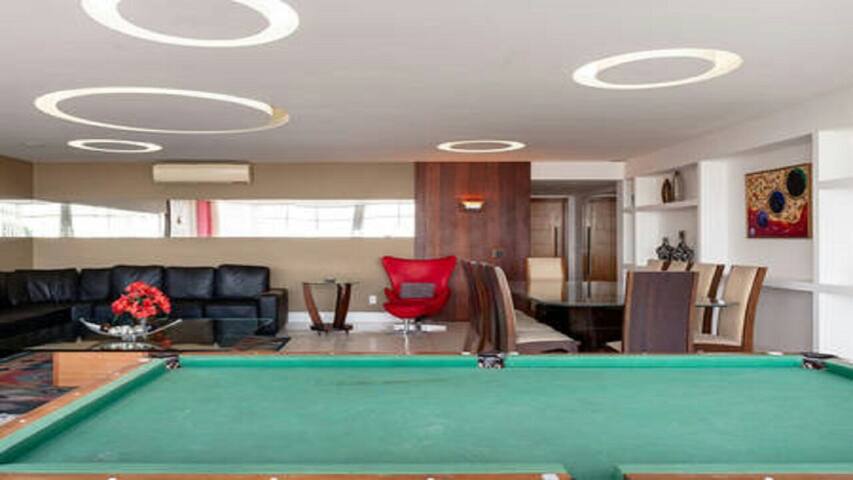 3 Ensuites in 250 m² in front beach of COPA! gallery image 3