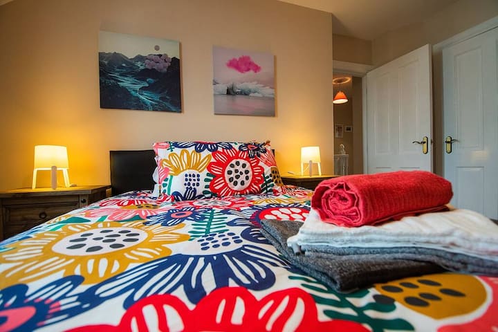 Marine Court, Bundoran, Ireland Excellent location show map Check-in date Marine Court two bedroom apartment, in the centre of Bundoran, is within Apartment Marine Court, Bundoran, Ireland - uselesspenguin.co.uk