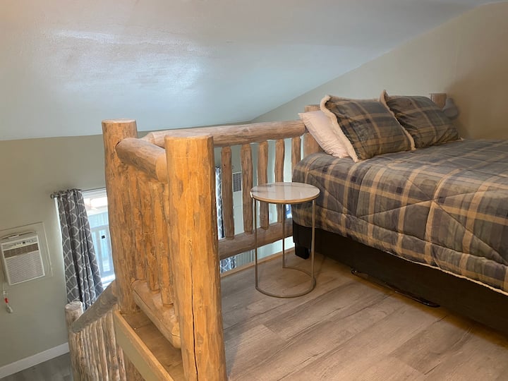 Удобно двойно легло в лофта. 