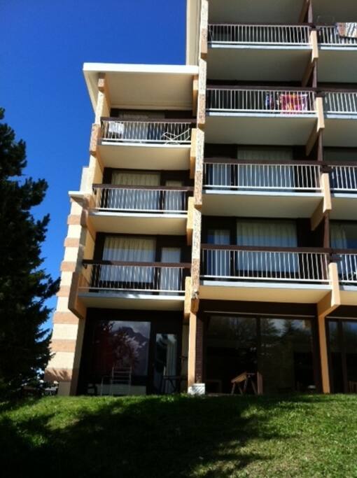 STUDIO DE GAUCHE AU 1 ER ETAGE