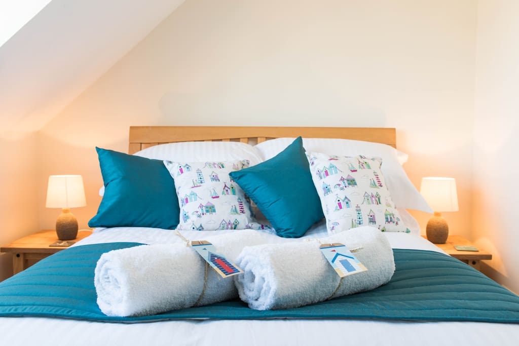 A lovely comfy bed, with the choice of firm or added plush topper.