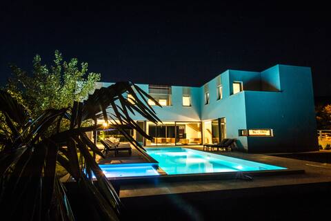 Luxury Villa Lucella, big pool, spa, tennis, gym