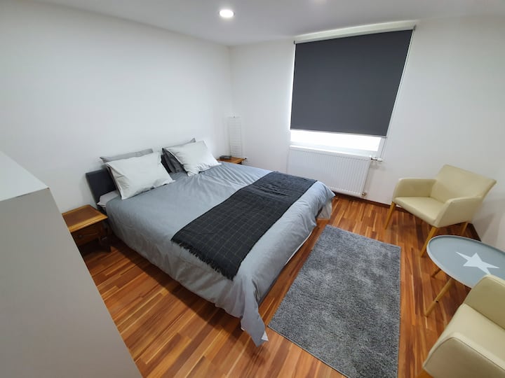 Schlafzimmer 1 mit Bett 160cm