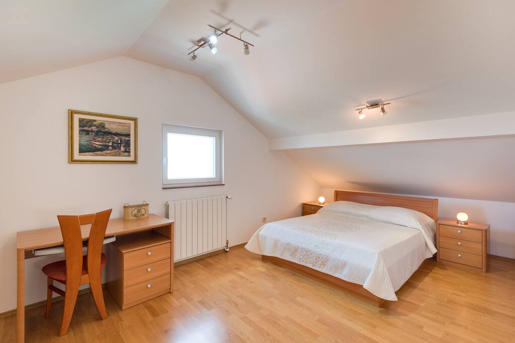 Studio apartment, bed+working table