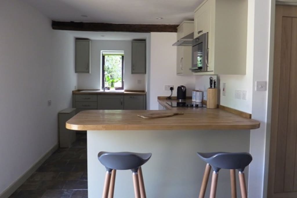 Fully fitted kitchen with dishwasher, fridge, fan oven and microwave