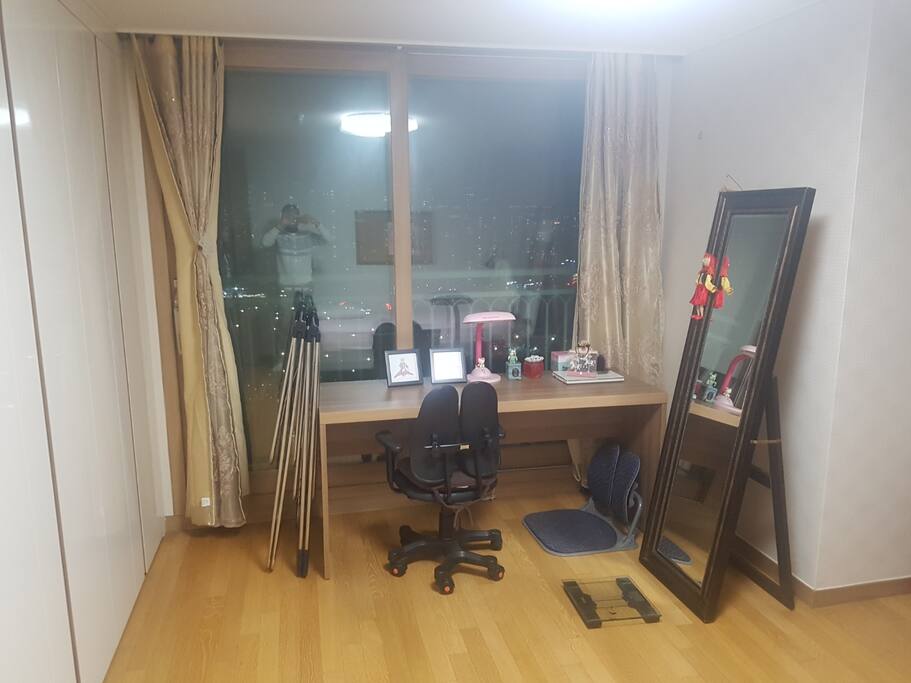 옷장, 책상, 전신거울-wardrobe, desk, the mirror for the whole body