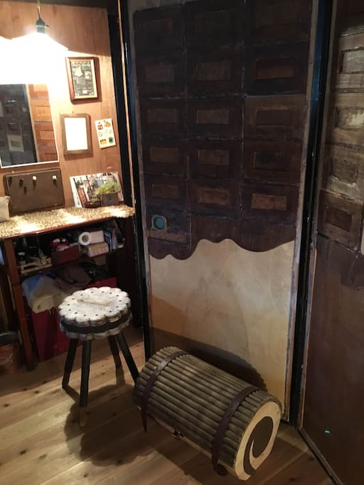 chocolate wall in guest room