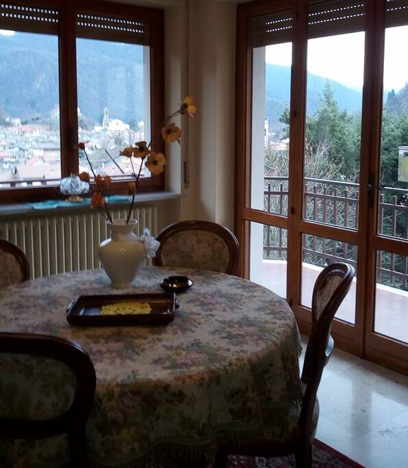Spaziosa e luminosa sala _ Spacious and bright living room