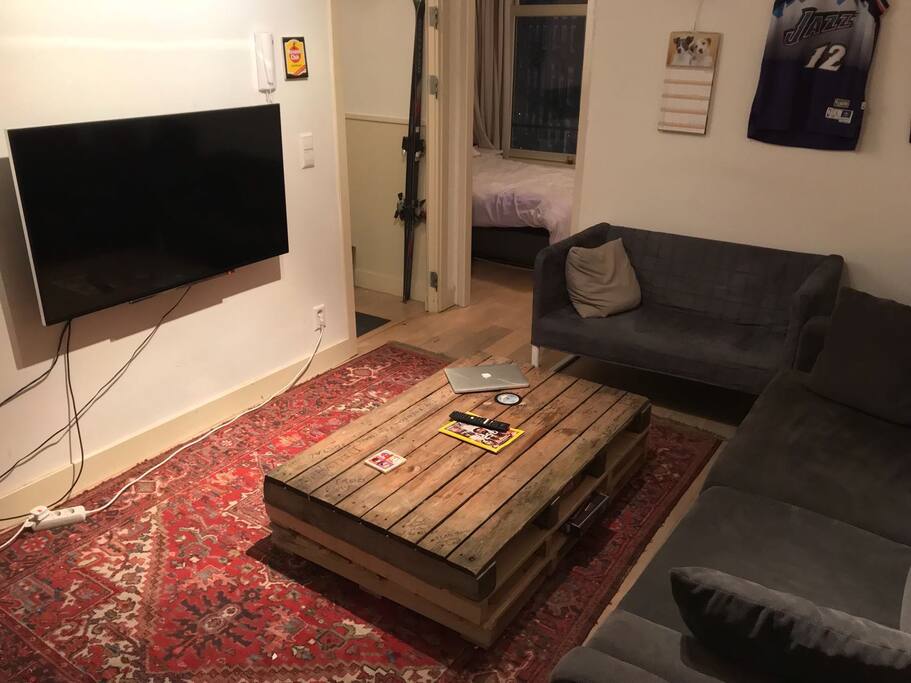 Living Room (fits 6)