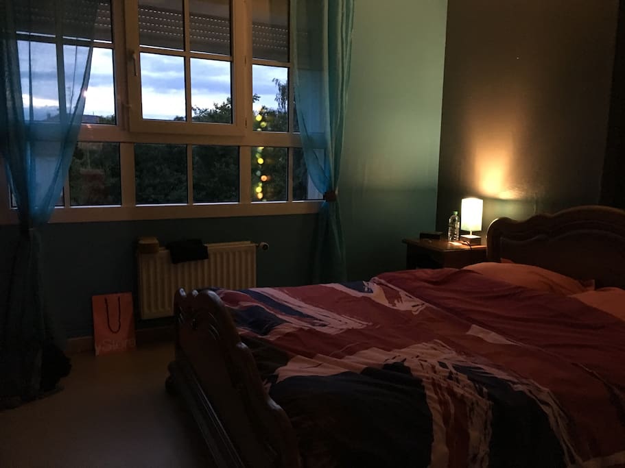 Chambre avec lit deux personnes