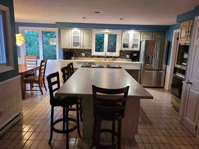 Welcome to Maple Hill Lodge