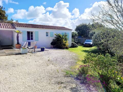 Lovely house for 6 people 5 min to the ocean.