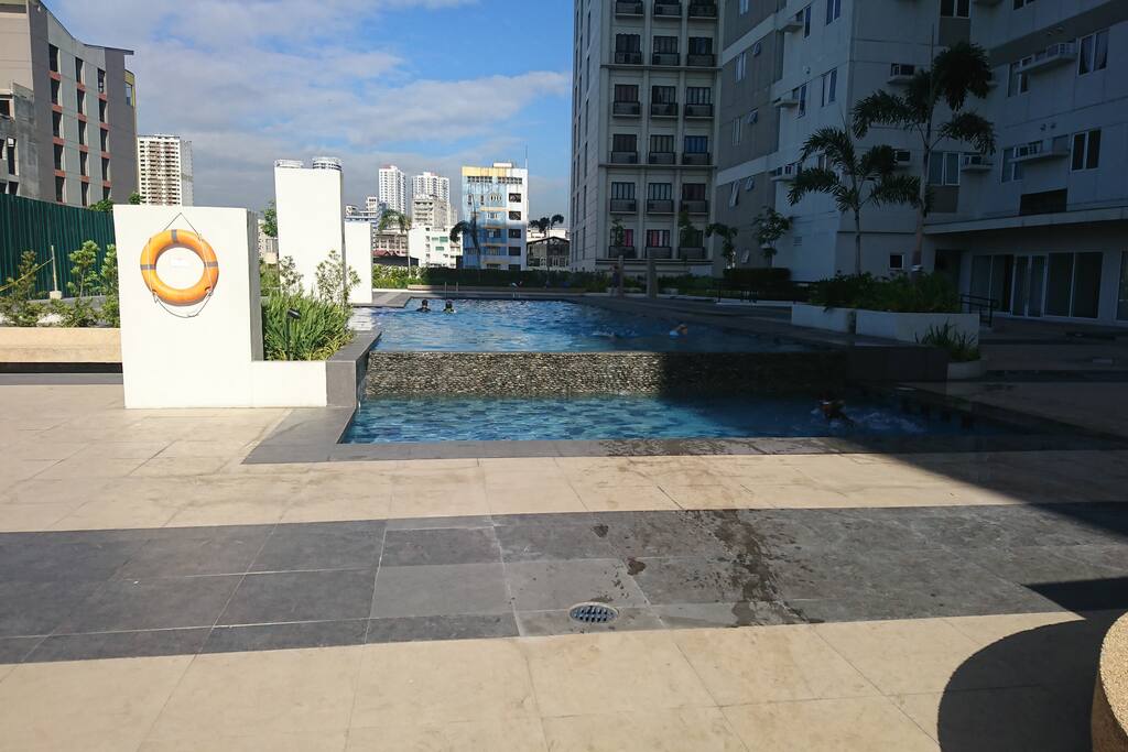 Swimming pool 4ft no diving allowed