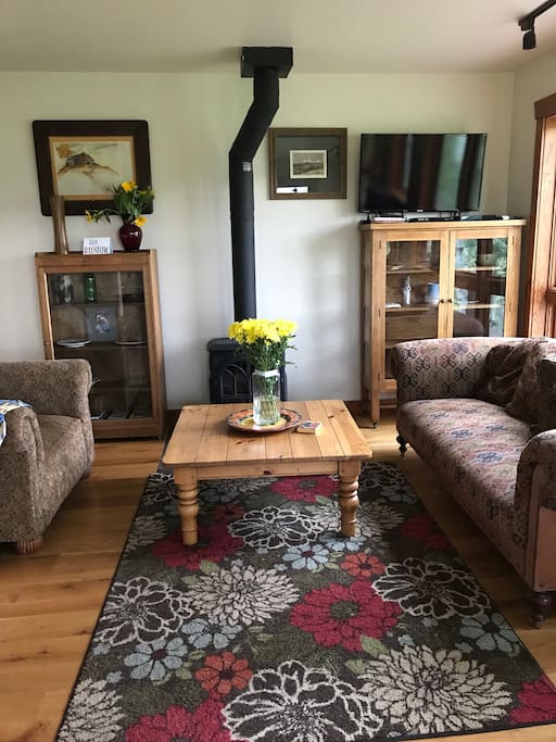 Cozy up in the living room with a good book or a family game. Huge picture glass windows over look Farewell Mountain.
Cable T.V and WiFi are included for your use.