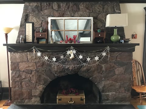 Top performing Airbnb: The Hollyhock House- in the University District in Montana