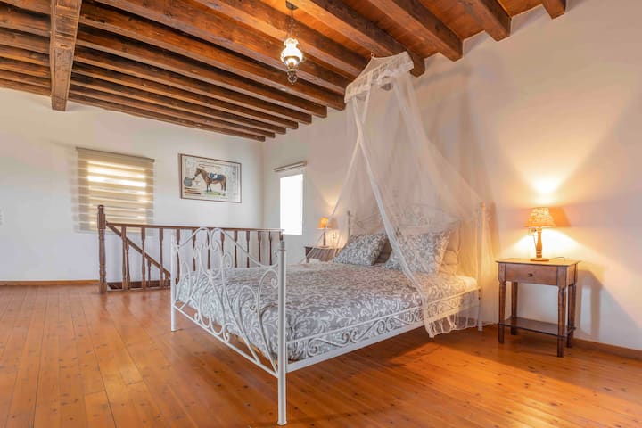 Bonseye’s cozy bedroom with a/c.