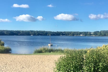 Amazing SALTWATERFRONT on Follins Pond! 4bdrm/2bth