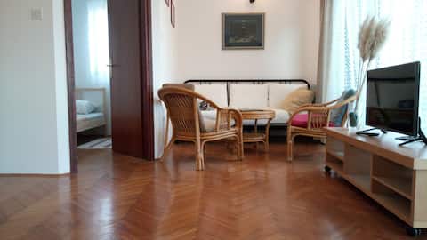 Top Airbnb: Beachfront apartment Fortuna - home away from home in Općina Pirovac