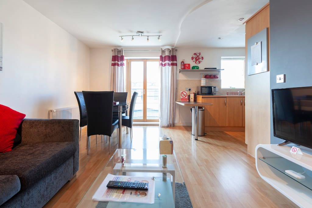 Cosy, spacious living and dining area