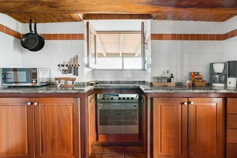Anuncio de Airbnb popular: Villa over the Famara Cliffs (Vista Risco - 130m²) en Haría