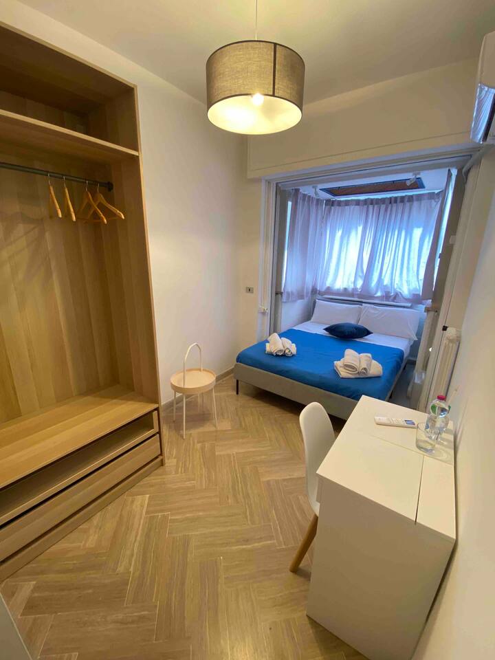 Camera doppia ad uso singola mq2 12  con letto alla francese e bagno 