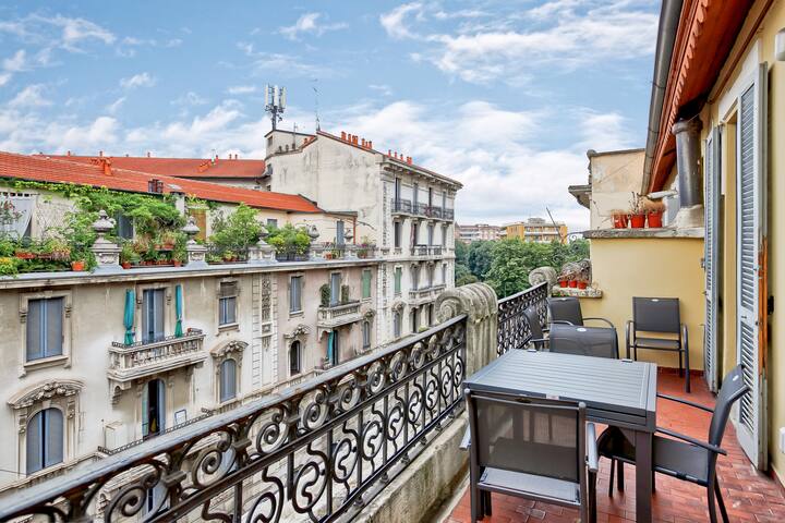 Elegant penthouse with terrace! WIFI, A/C! gallery image 2