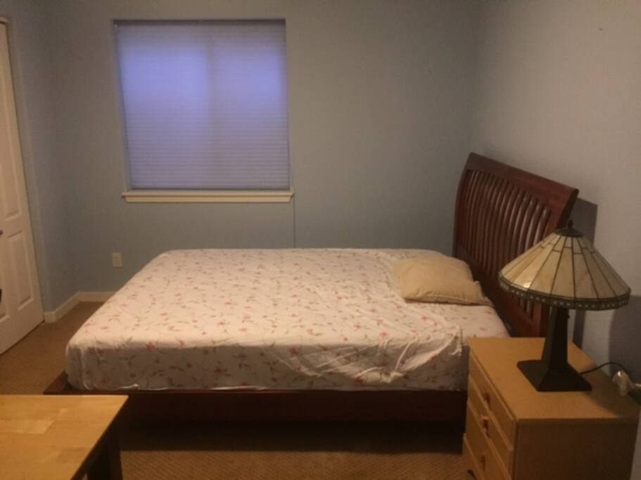 Queen size bed, carpeted room, quite and private