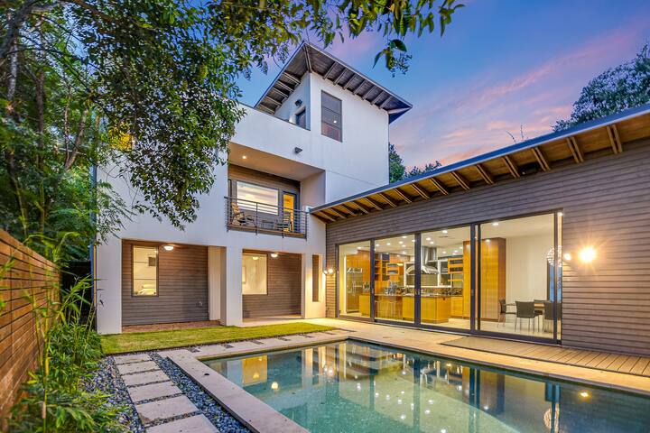 SoCo Heated Pool w Rooftop Hot Tub and City Views gallery image 2