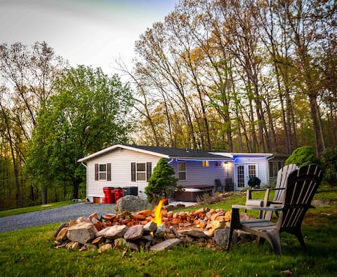 Family & Pet Friendly- Hot Tub-Full Kitchen