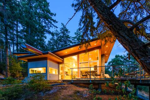 The Aerie - A glazed Modern Treehouse