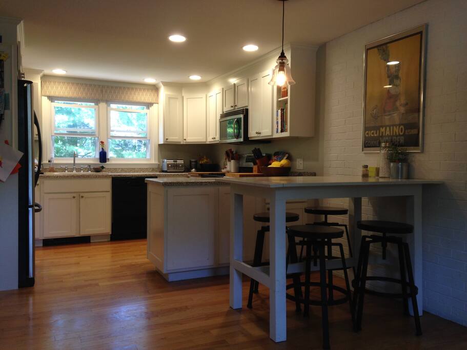 Eat-In Kitchen