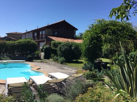 Successful Airbnb property: Bed and breakfast LE LOFT 95 m2 in Haute Garonne