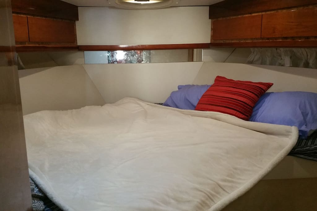 Cabine principale avec grand lit