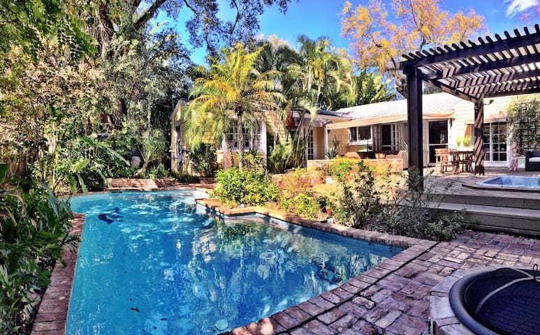 Come To Paradise, Walk 2 Shops, Restaurants, Beach