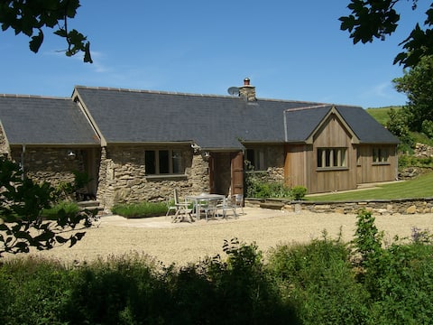 Abermawr Cottage, Nr St Davids. Walk to beach