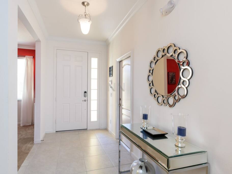 Sink,Indoors,Room,Dining Room,Bathroom