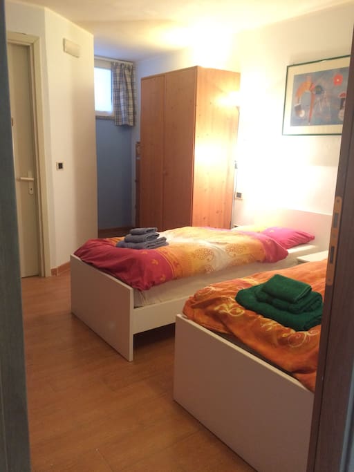 Camera da letto (vista corridoio)
Bedroom (corridor view)