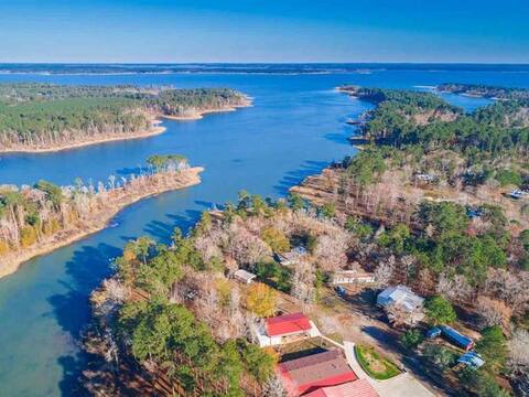 Waterfront Outer Banks at Lake Sam Rayburn Hot tub