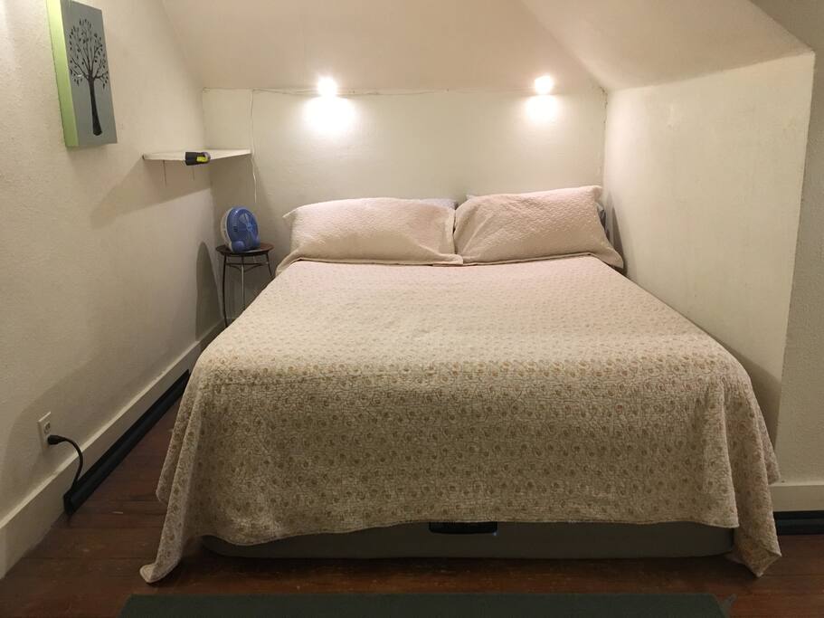 It has a queen-sized air bed.