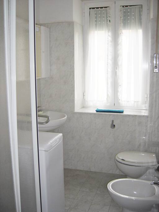 Bagno con doccia