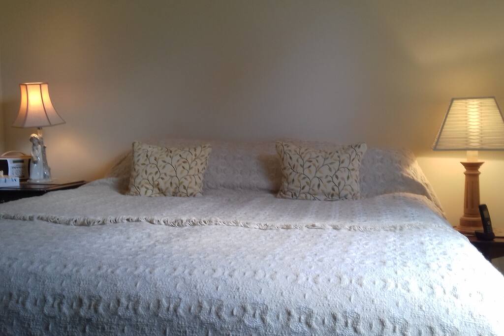 One of the room, either a twin or king-size double with en-suite facilities, spacious & quiet
