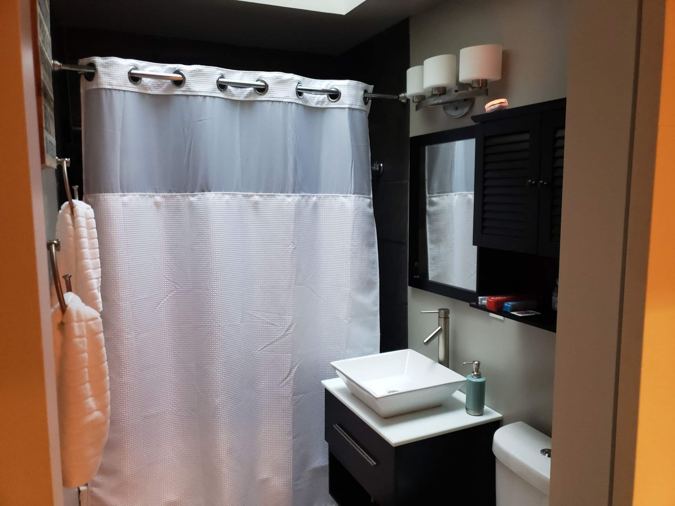 Home in San Francisco · ★4.93 · 2 bedrooms · 2 beds · 1 bath - Image 12