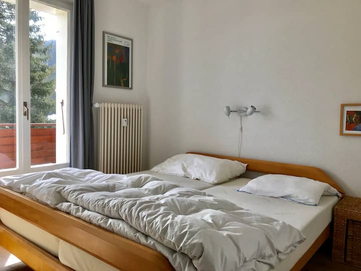 Dhomë gjumi me krevat dopio dhe ballkon