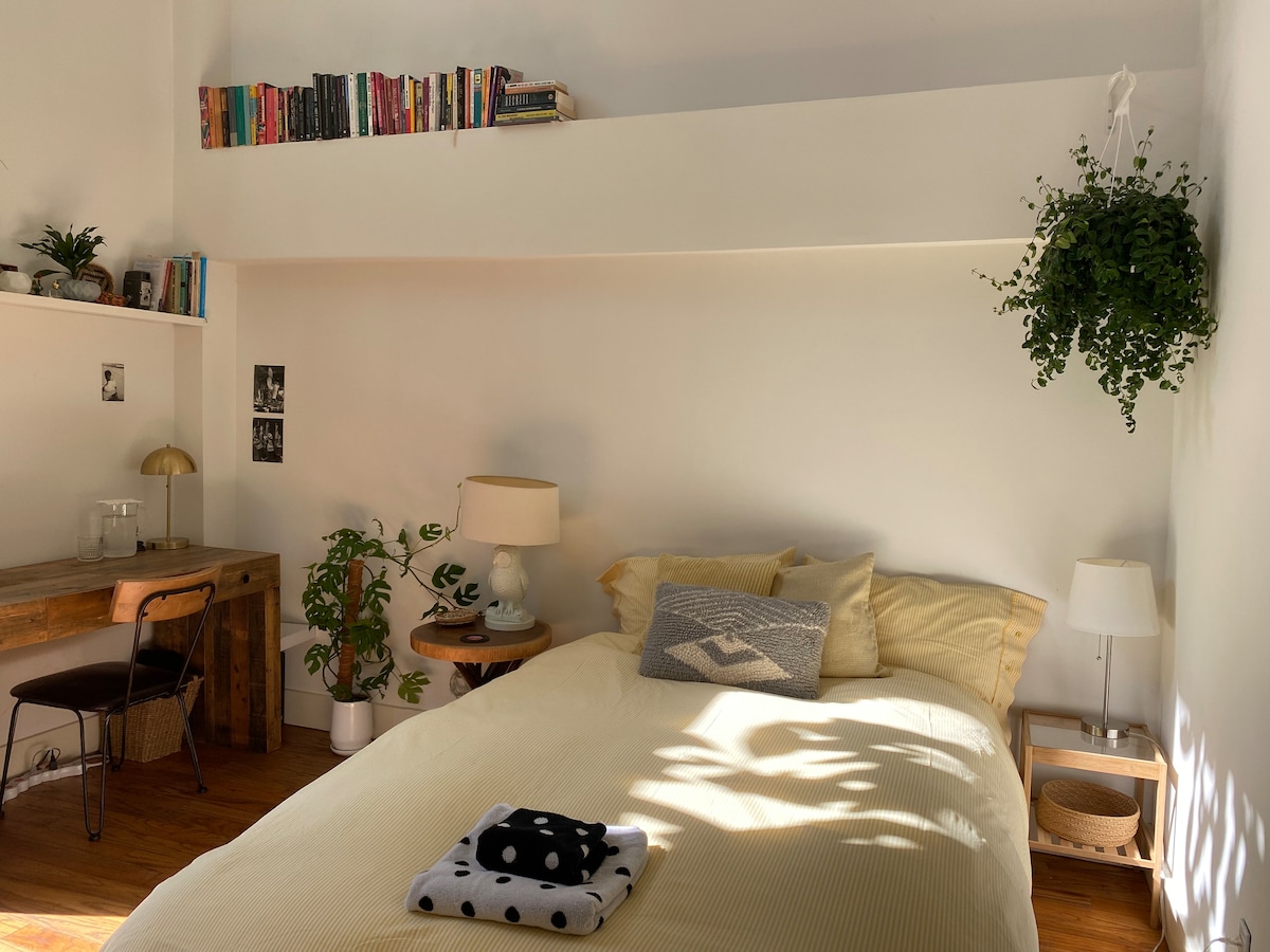 Charming Bright High Ceiling 1 BED in Williamsburg - Apartments for ...